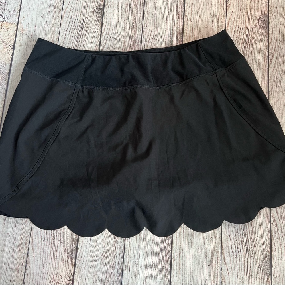 MPG Black Scalloped Hem Skort Large